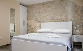 Elegant Residence Rooms